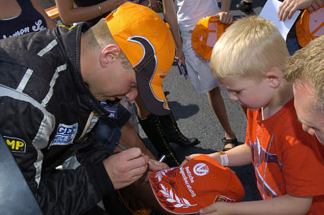 Der var stor interesse omkring Tom Pedersen.
(Foto: Jeppe Rimmen)